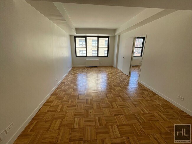 EAST 49 STREET in New York, NY - Building Photo - Building Photo