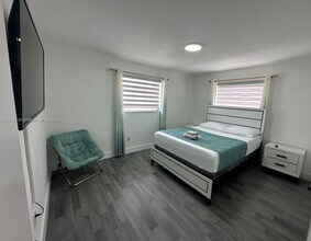 1052 NW 103rd St in Miami, FL - Building Photo - Building Photo