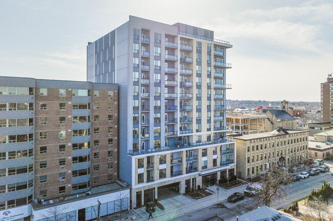 The Royal Flats in Guelph, ON - Building Photo - Building Photo