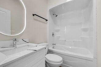 487 Campbell Av, Unit Male-Only in Windsor, ON - Foto de edificio - Building Photo