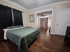 4515 Lincoln Ave in Groves, TX - Foto de edificio - Building Photo