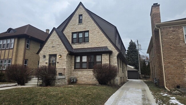 property at 4126 N Newhall St