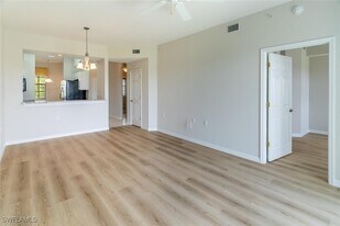 3960 Loblolly Bay Dr in Naples, FL - Building Photo
