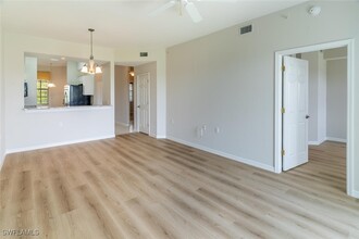3960 Loblolly Bay Dr in Naples, FL - Building Photo - Building Photo