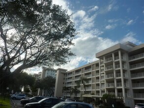 2651 S Course Dr in Pompano Beach, FL - Foto de edificio - Building Photo
