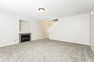 5389 Blanchard Dr in Canal Winchester, OH - Foto de edificio - Building Photo