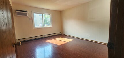 9290 Hamilton Ct in Des Plaines, IL - Building Photo - Building Photo
