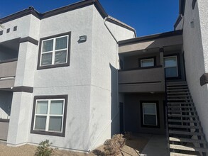 7255 W Sunset Rd in Las Vegas, NV - Building Photo - Building Photo