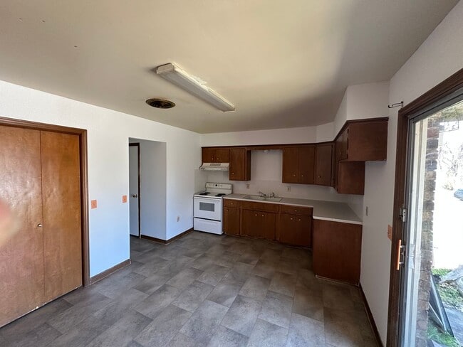 400 N Inglewood Ave in Russellville, AR - Building Photo - Building Photo