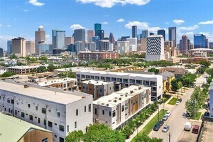2401 Crawford St, Unit B109 in Houston, TX - Building Photo