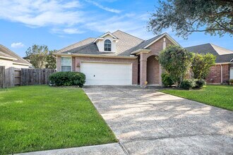 6185 Galloway Ln in League City, TX - Building Photo - Building Photo