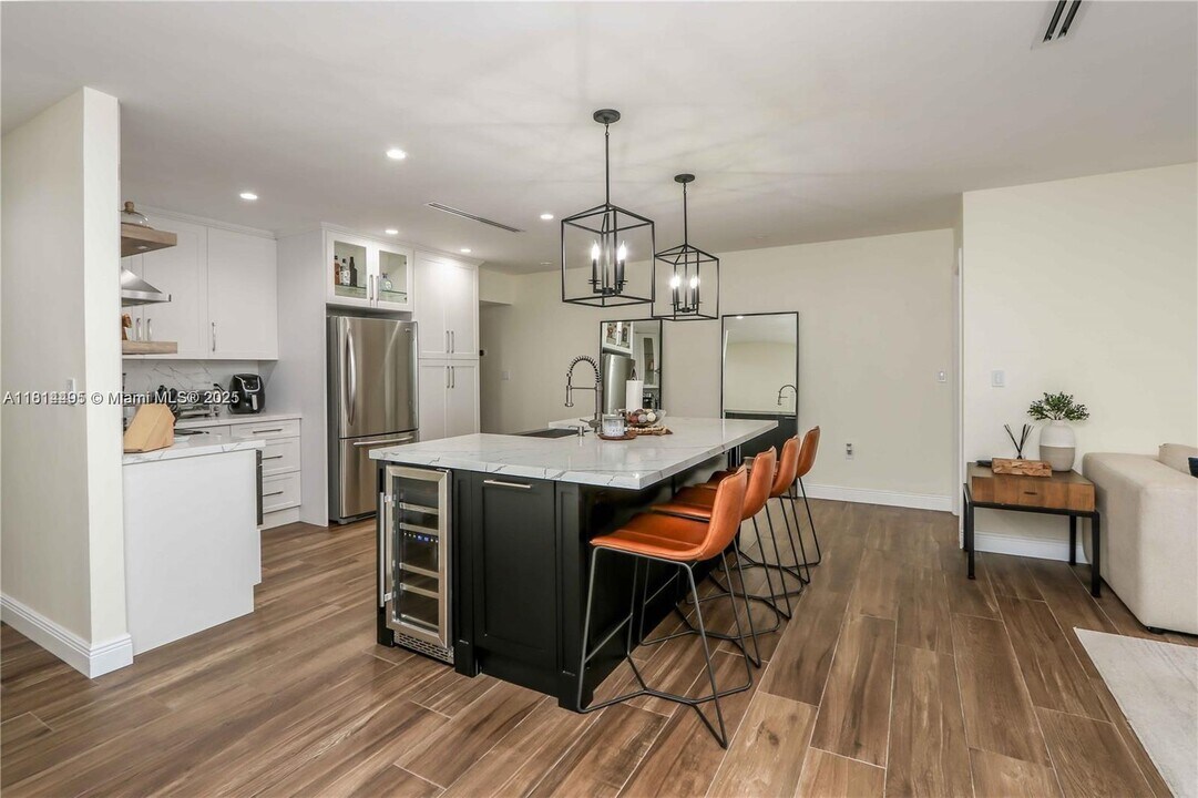 16509 Fox Den Ct in Miami Lakes, FL - Building Photo