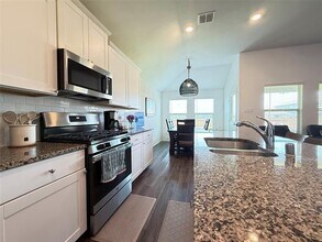 3903 Pioneer Dr in Heartland, TX - Foto de edificio - Building Photo