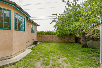 2062 Chilton Dr in Glendale, CA - Foto de edificio - Building Photo