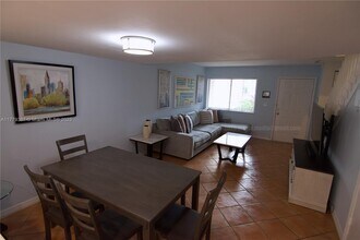 531 NW 82nd Ave in Miami, FL - Building Photo - Building Photo
