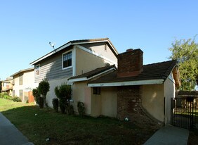 1609 W Ball Rd in Anaheim, CA - Building Photo