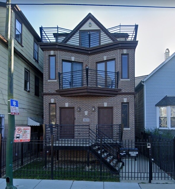 2641 N California Ave in Chicago, IL - Building Photo