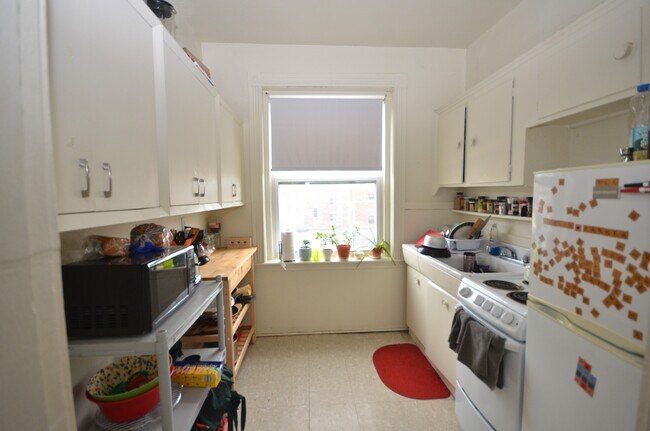1353 Commonwealth Ave, Unit 18 in Boston, MA - Building Photo - Building Photo