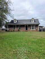 221 Benefield Dr in Smyrna, TN - Building Photo