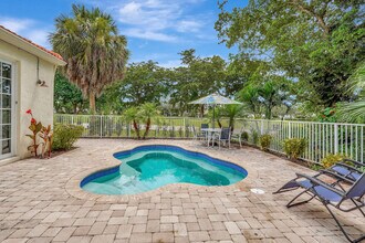 1 Vía Verona in Palm Beach Gardens, FL - Foto de edificio - Building Photo