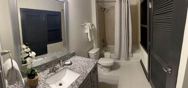 424 W Trade St in Charlotte, NC - Building Photo - Building Photo