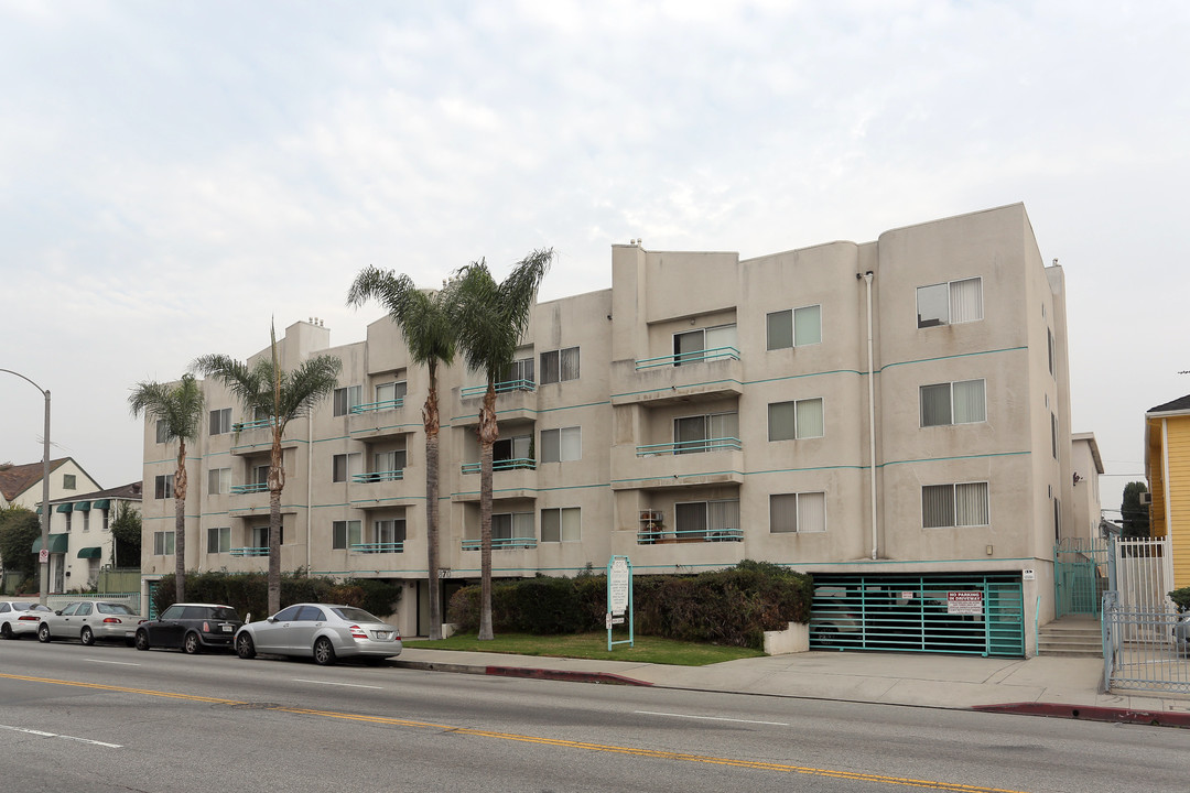 Crenshaw Court Apartments in Los Angeles, CA - Building Photo