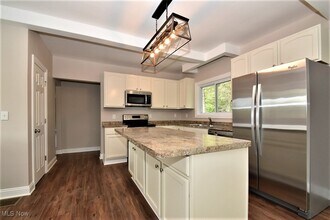 7984 Chagrin Rd in Chagrin Falls, OH - Building Photo - Building Photo