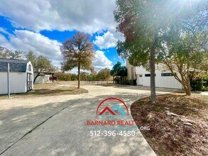 722 Thousand Oaks Loop in San Marcos, TX - Building Photo - Building Photo