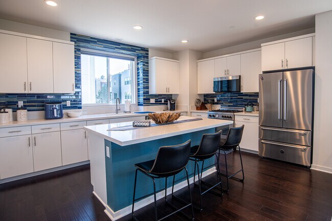 1562- Vista del Mar Way in Oceanside, CA - Building Photo - Building Photo