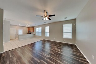 19455 Little Pine Ln in Katy, TX - Foto de edificio - Building Photo