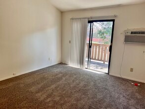 10232 Black Mountain Rd, Unit 94 in San Diego, CA - Building Photo - Building Photo