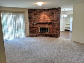 822 Dutch Mill Dr in Ballwin, MO - Building Photo - Building Photo