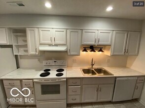 1117 Canterbury Ct in Indianapolis, IN - Building Photo - Building Photo