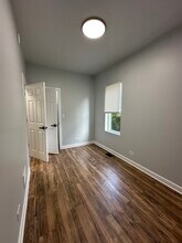 8226 S Brandon Ave in Chicago, IL - Building Photo - Building Photo