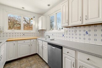 29 Williston Rd in Bourne, MA - Building Photo - Building Photo