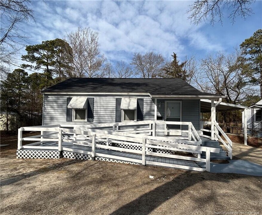 503 E 6th Ave in Raeford, NC - Building Photo