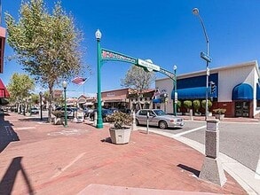 10641 Lakeside Dr S in Garden Grove, CA - Building Photo - Building Photo