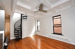 15 W 103rd St, Unit 5R in New York, NY - Building Photo