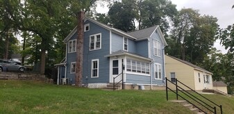 1312 W Michigan Ave in Kalamazoo, MI - Building Photo