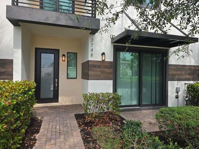 3748 Lambert Ave in West Palm Beach, FL - Building Photo - Building Photo