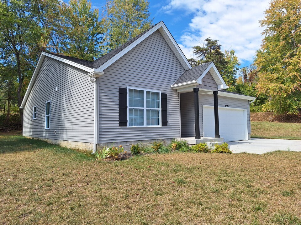 4612 Clayton Terrace in Louisville, KY - Building Photo
