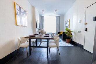 112 E 10th St in New York, NY - Building Photo - Building Photo