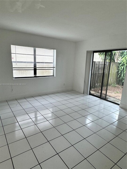 2426 NW 52nd Ave, Unit 2426 in Lauderhill, FL - Building Photo