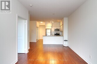 2885 Bayview Ave in Toronto, ON - Building Photo - Building Photo