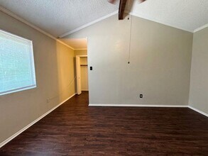 1107 Spearson Ln in Austin, TX - Building Photo - Building Photo