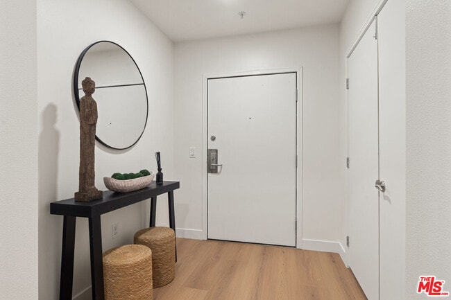 1222 S Westgate Ave in Los Angeles, CA - Foto de edificio - Building Photo