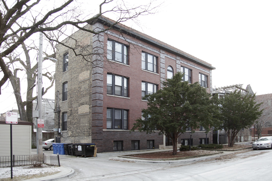 1017 W Byron St in Chicago, IL - Foto de edificio