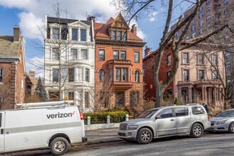 315 Clinton Ave in Brooklyn, NY - Foto de edificio - Building Photo