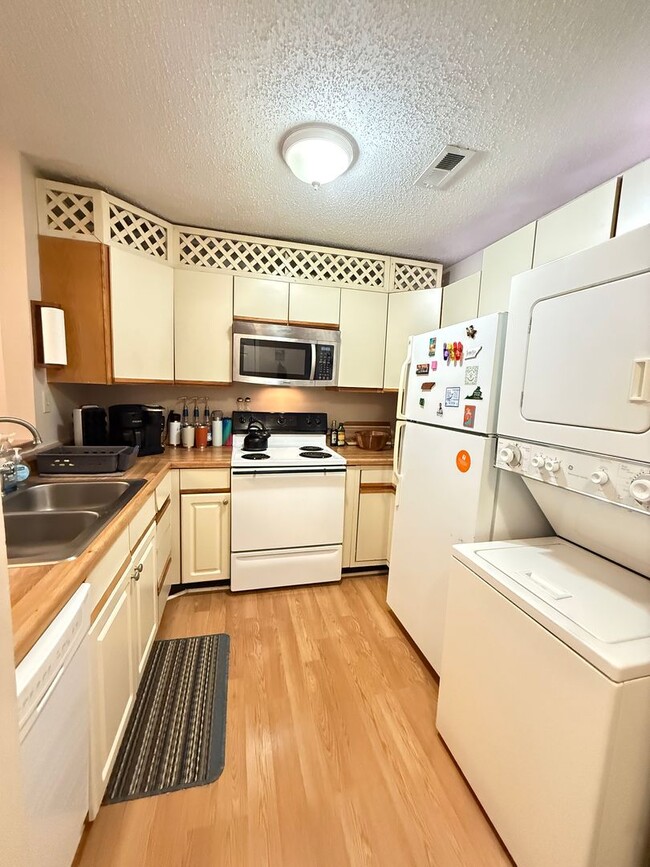 1184 -3-1H-3 Jamestown Rd in Williamsburg, VA - Building Photo - Building Photo