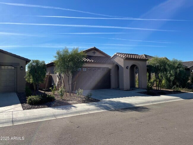 9137 W Sells Dr in Phoenix, AZ - Foto de edificio - Building Photo